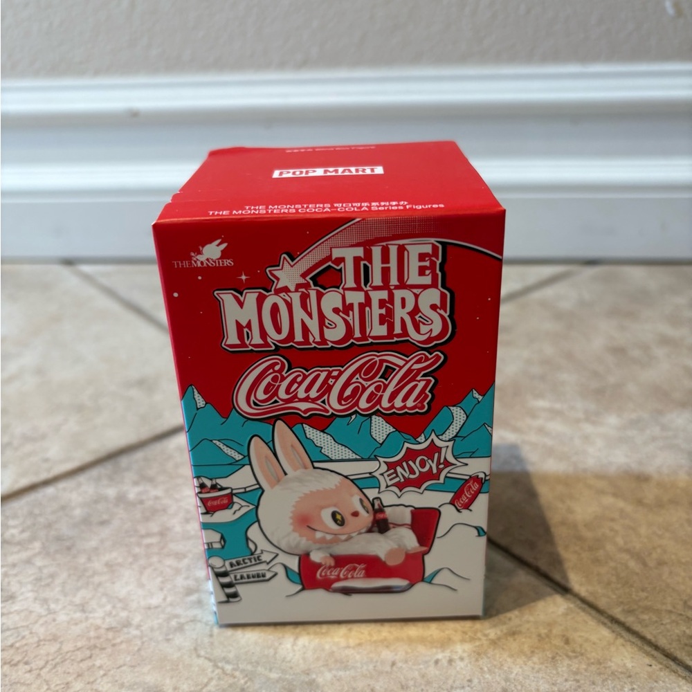 Damaged box Monsters Coca-Cola Series Figures blind box.